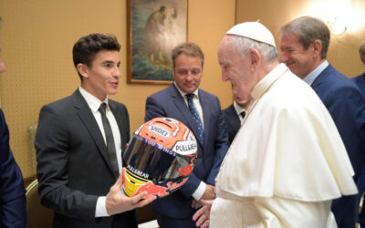 Marc Márquez y Dani Pedrosa visitan al Papa