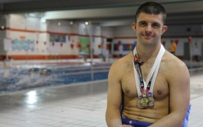 Carlos, con síndrome de down, es campeón del mundo de natación