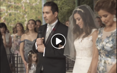 Un padre entrega a su hija al matrimonio