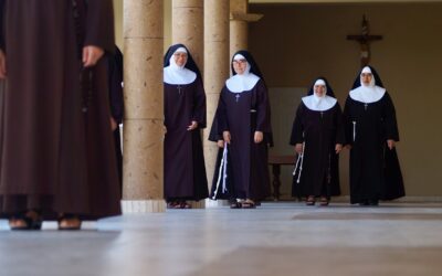 El Papa visita por sorpresa a unas monjas de clausura