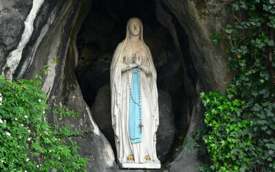 Lourdes, lugar para rezar por los pecadores.