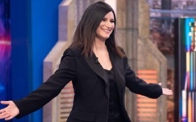 La hija de Laura Pausini recibe la Primera ComuniónSin Autor